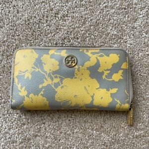 Floral print Tory Burch zip around wallet